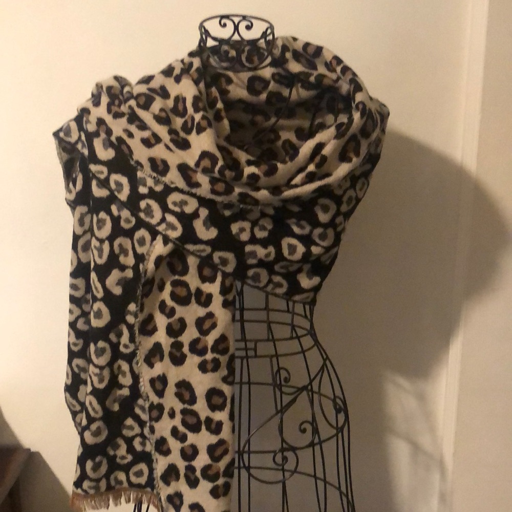Stylish Animal Print Shawl